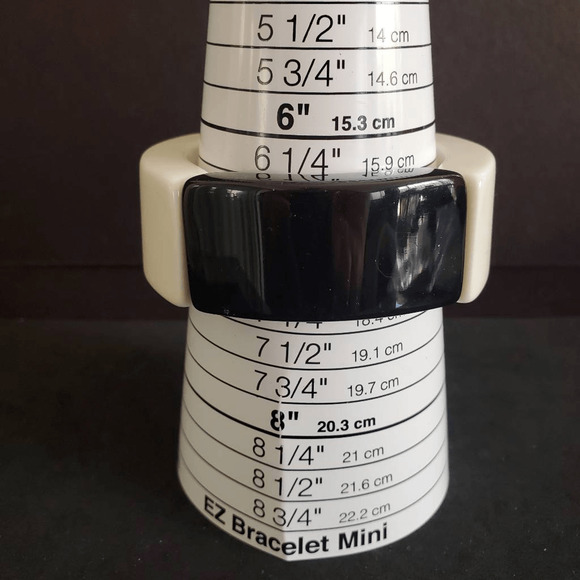 Robert Rose Black and White Colorblock Stretch Bracelet New With Tags - Picture 6 of 7